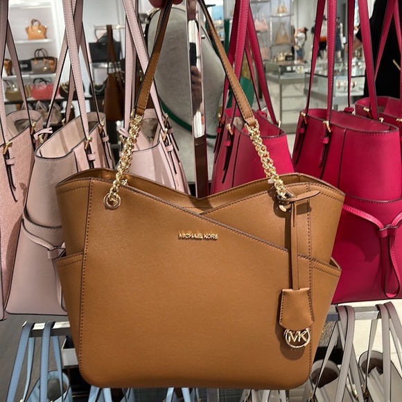 Michael Kors Jet Set Travel Large Chained Tote Shoulder Bag MK Luggage 
NWT - Picture 8 of 16